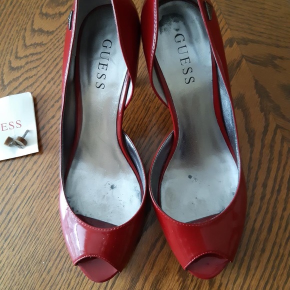 Size 7 GUESS red heels - Picture 3 of 3
